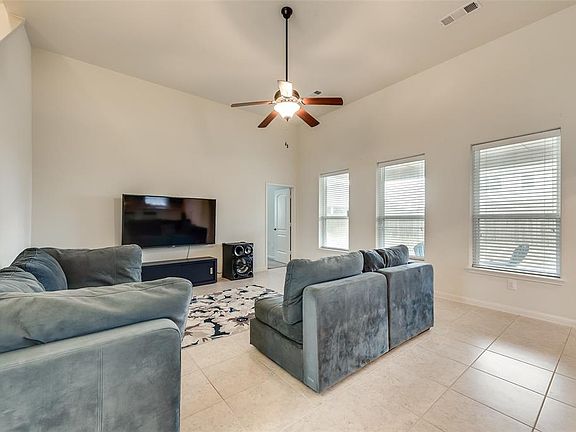 5th image of 715 Shady Meadow Ln