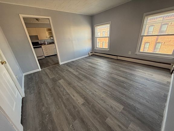 5th image of 1358 Elm St #1360-3