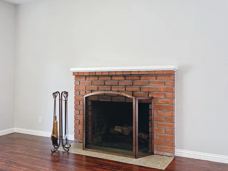 866 Woodland Ct — Photo 7