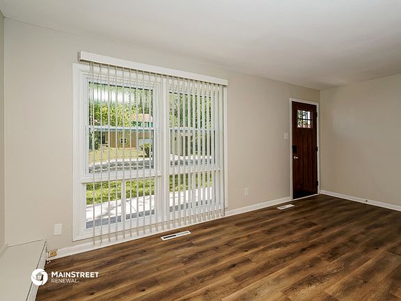 5th image of 4046 Sawyer St