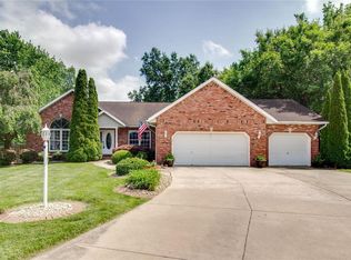 159 Crestmoor Ct, Bethalto, IL 62010