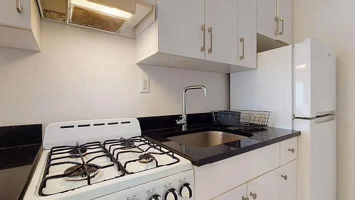 Rented by Bond New York | media 30