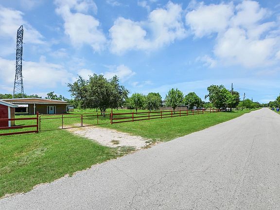 3rd image of 694 County Road 941
