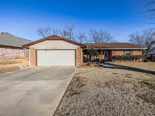 1525 NW 31st St, Lawton, OK 73505