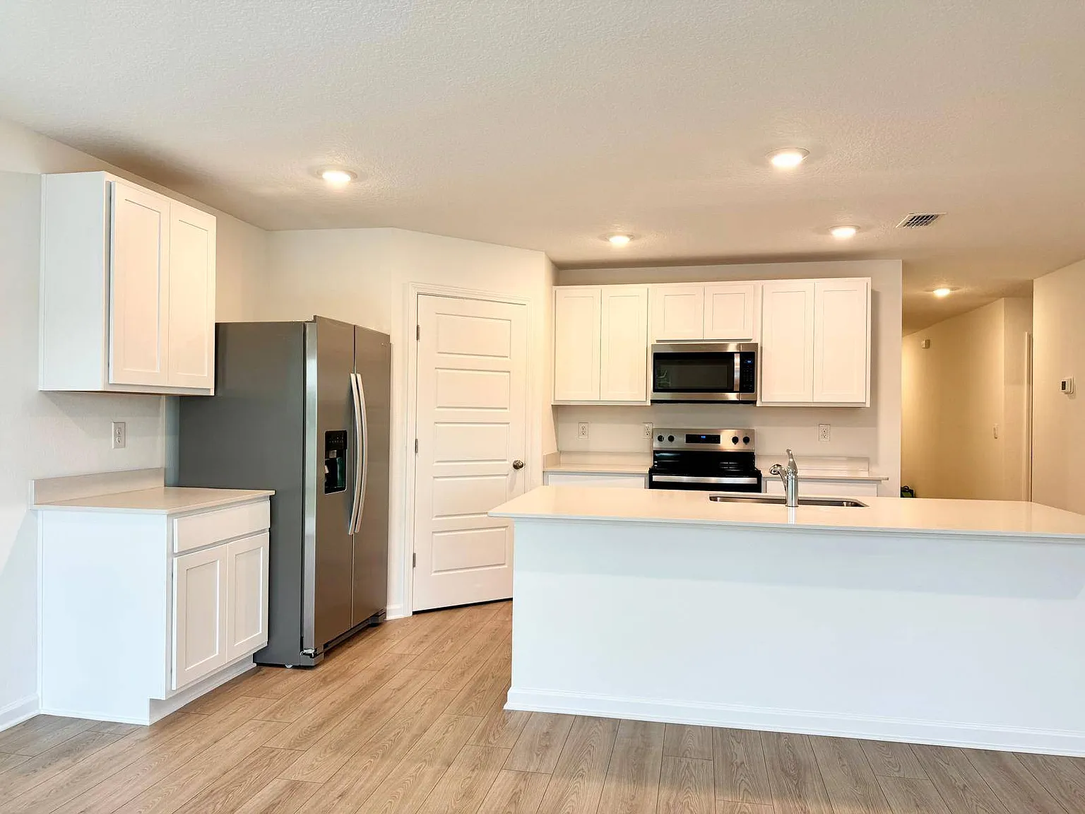 4 bed, 2.0 bath, 1489 sqft, $2,150 — Photo 4