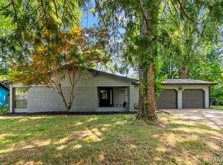 102 Gale Dr, Fairview Heights, IL 62208