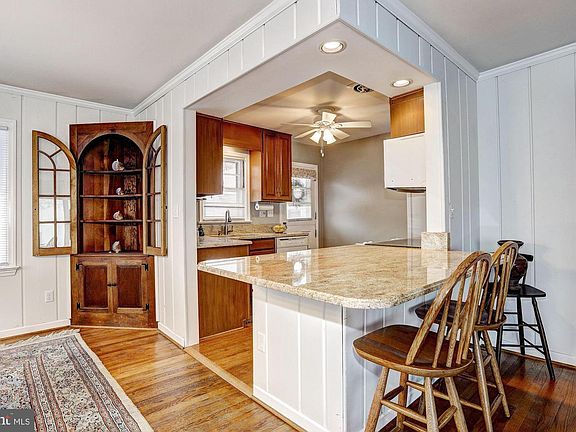 5th image of 104 Beachside Dr