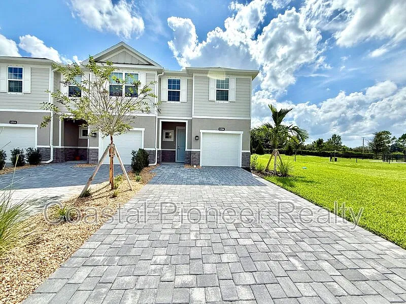 3 bed, 2.5 bath, 1600 sqft, $2,595 — Photo 1