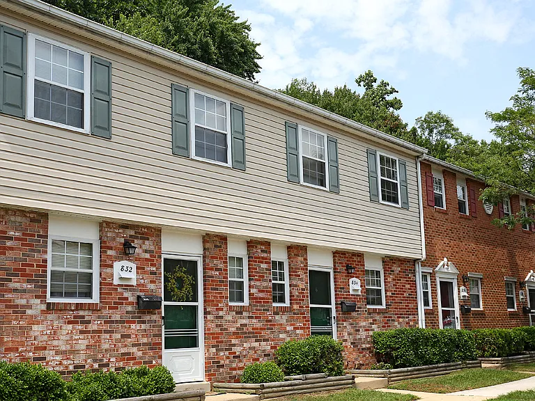 Seven Oaks Townhomes — Photo 1