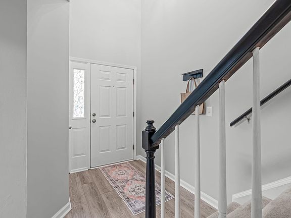 2nd image of 203 Oak Hollow Ct