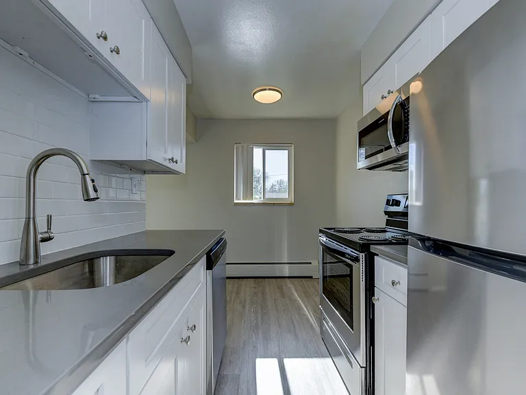 Red Brick Apartments — Photo 15