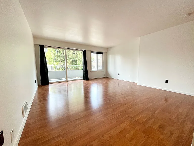 Escolier Apartments — Photo 58