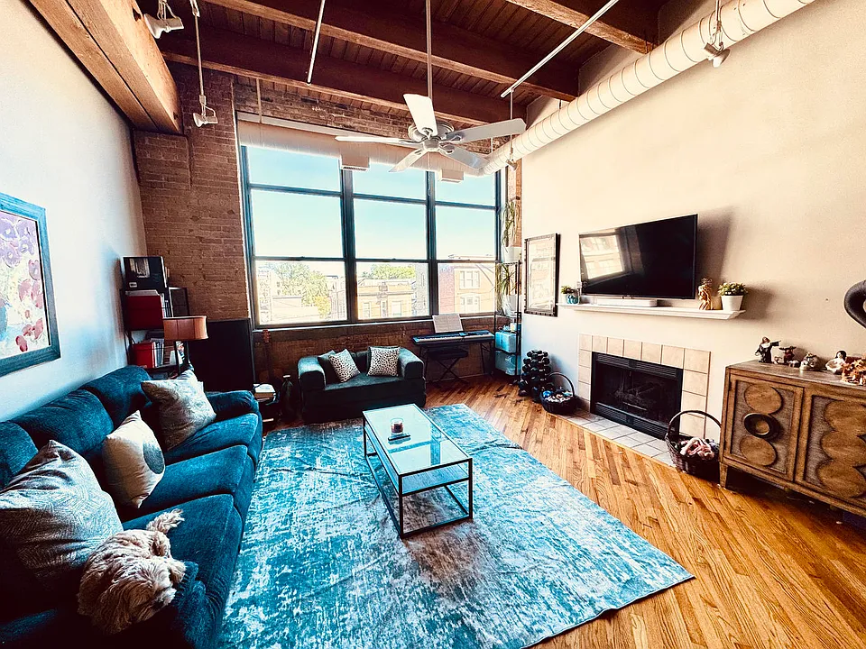 1733 W Irving Park Rd #304
