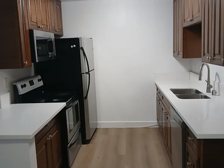 1621 La Playa Ave #4 — Photo 2