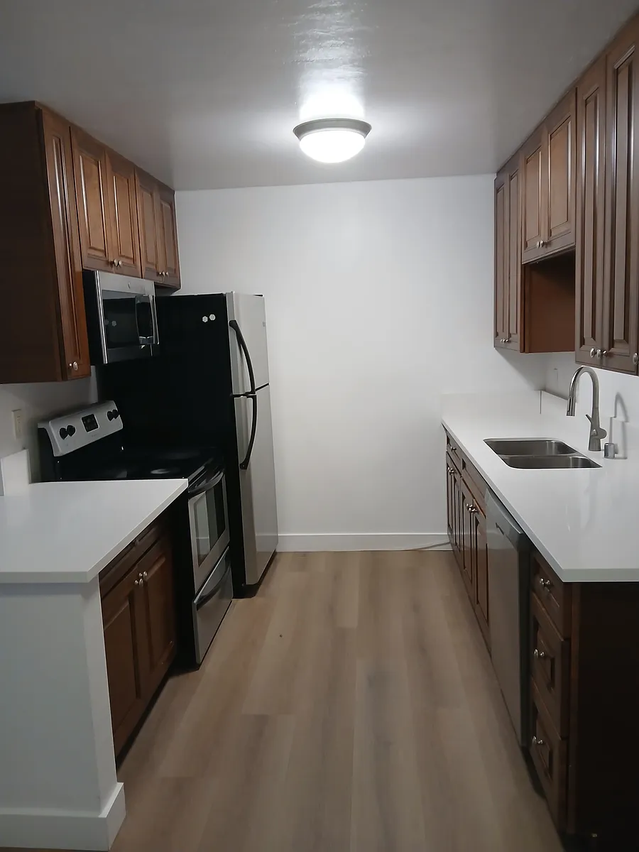 Building Photo - 1621 La Playa Ave #4