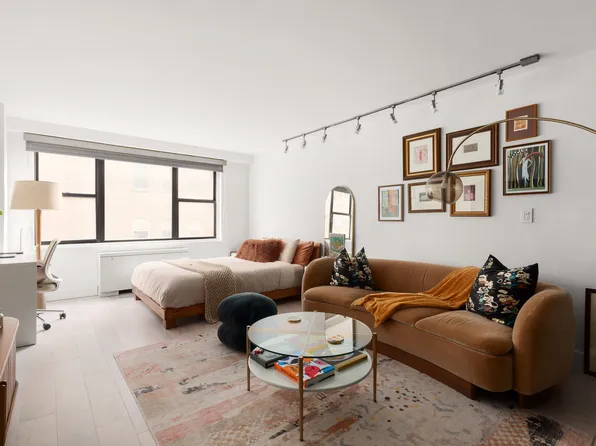 7 East 14th Street image 1 of 10