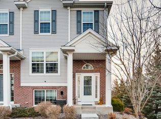 911 Ledgestone Dr, Mahtomedi, MN 55115