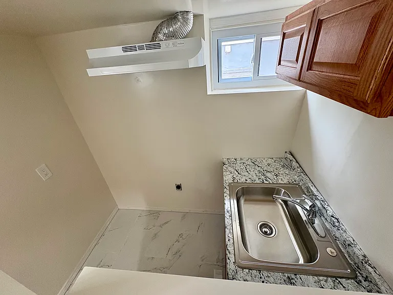 490 S 20th St — Photo 7