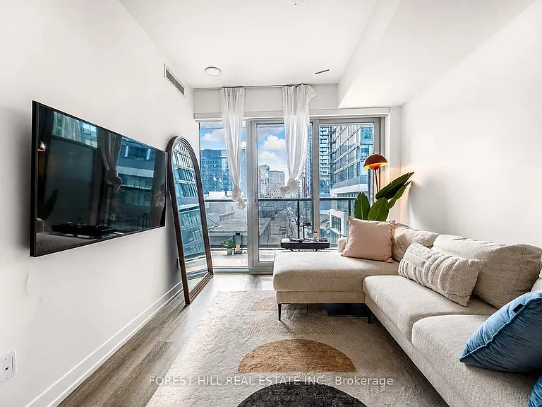 771 Yonge St W #601 — Photo 15