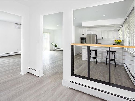 3rd image of 2862 Rossmoor Cir