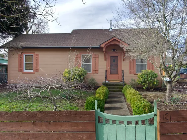 121 Center St, Oregon City, OR 97045