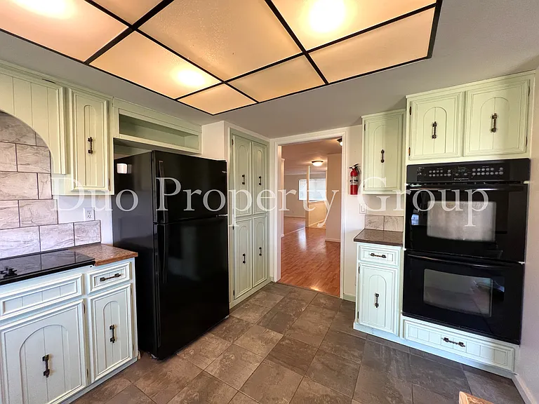 2035 Harvard Dr — Photo 8