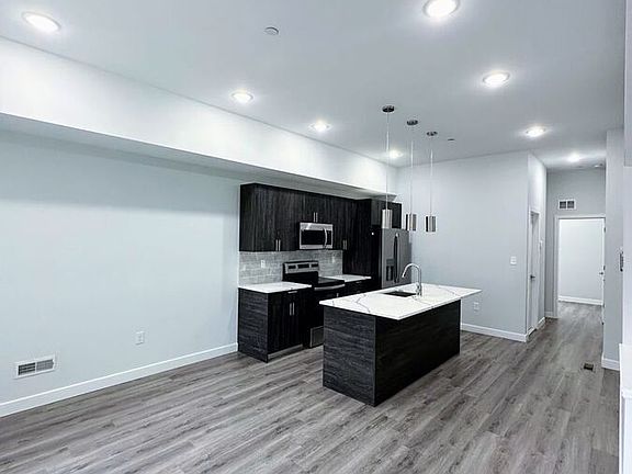 4th image of 2438 N Mascher St #1