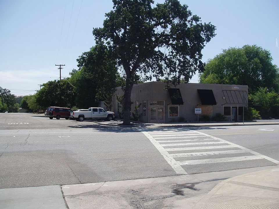 Excellent Corner Lot