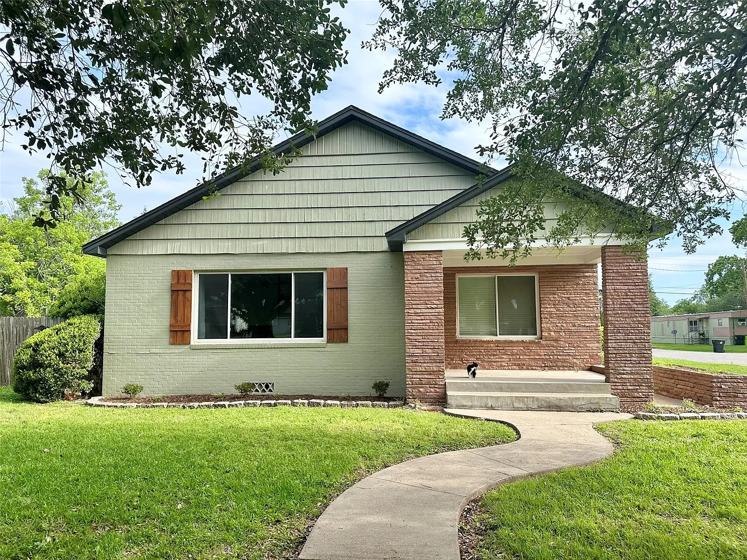 3 bed, 2.5 bath, 2231 sqft, $1,950 — Photo 4