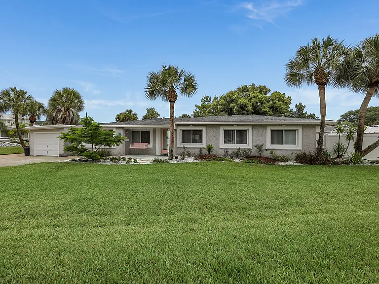 453 Davis St — Photo 3