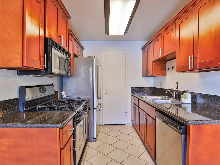 1300 Brentwood Cir #D — Photo 15