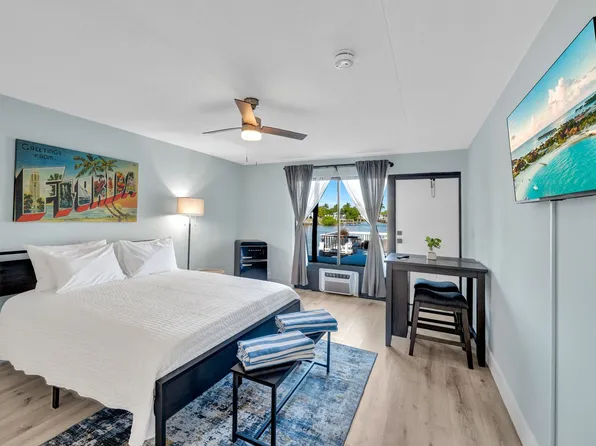 (undisclosed Address), Naples, FL 34113