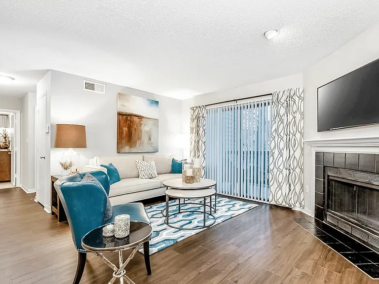Paces Pointe Apartment Homes — Photo 4