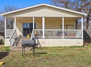 204 S Wickham St, Alvord, TX 76225