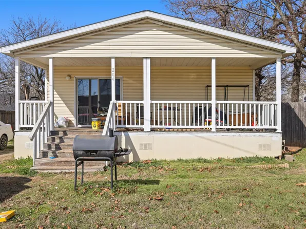 204 S Wickham St, Alvord, TX 76225