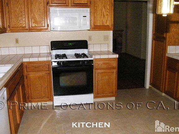 4th image of 824 Portside Cir
