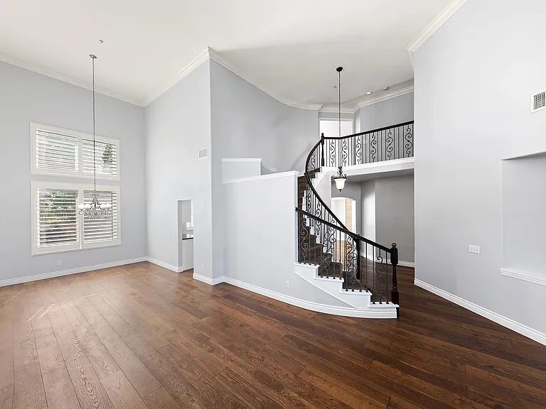 5953 Park Crest Dr — Photo 4