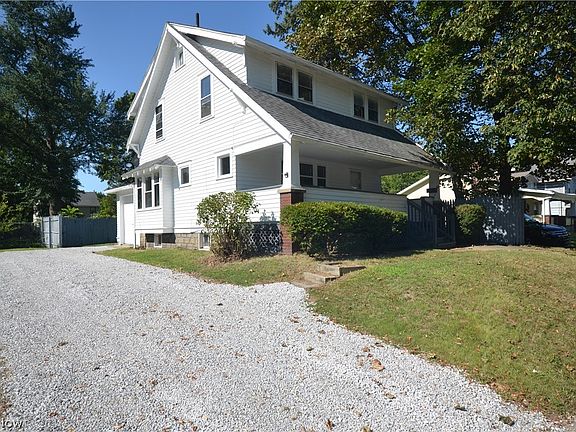 2nd image of 928 Delia Ave