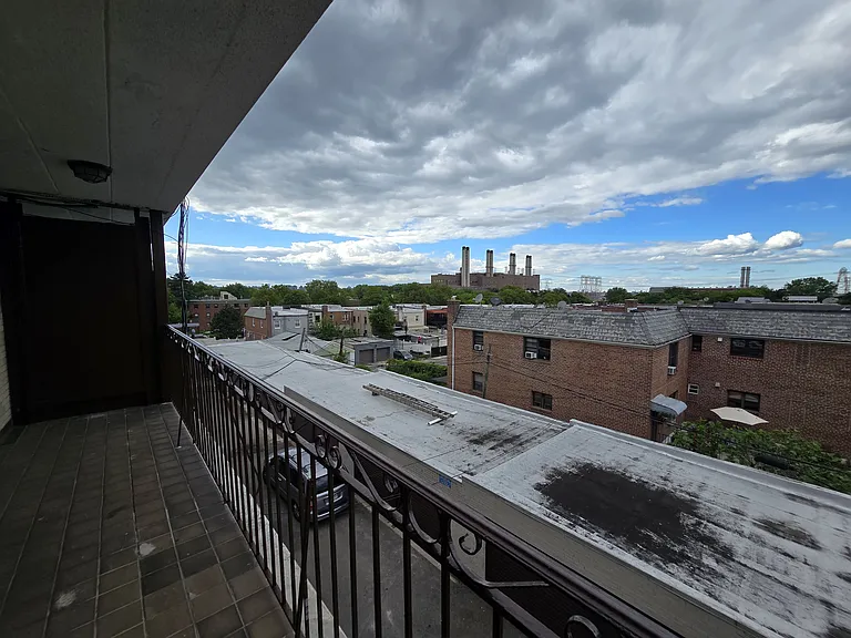 21-35 21st Ave #3R — Photo 5