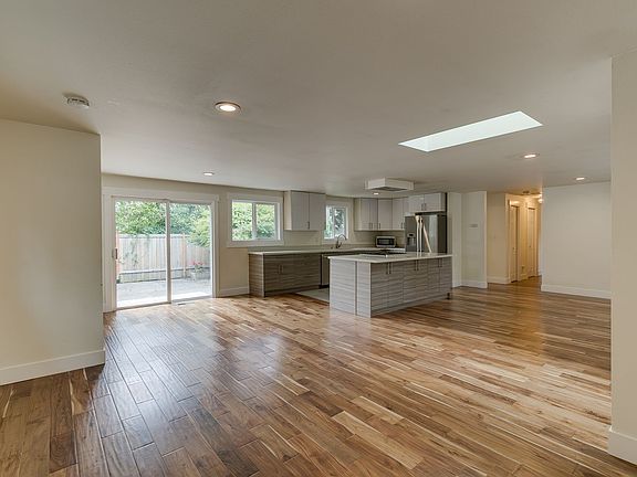 3rd image of 10411 NE 142nd Pl