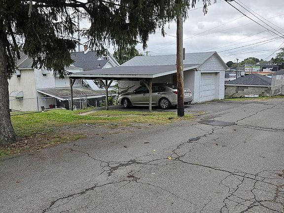 3rd image of 1357 N Main Ave