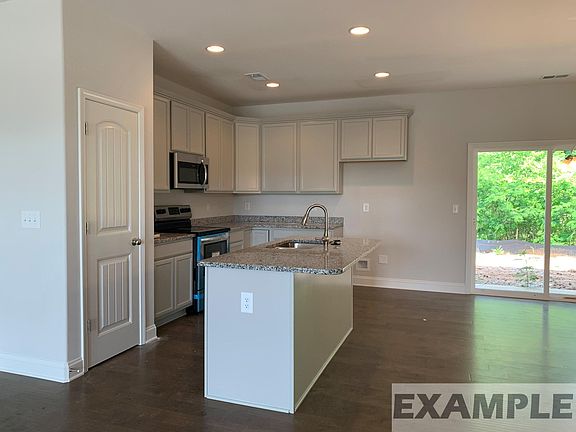 4th image of 128 Creekland Way
