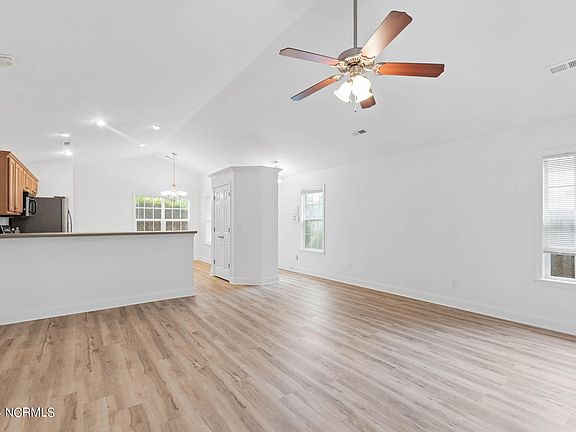 5th image of 2025 Willow Creek Lane
