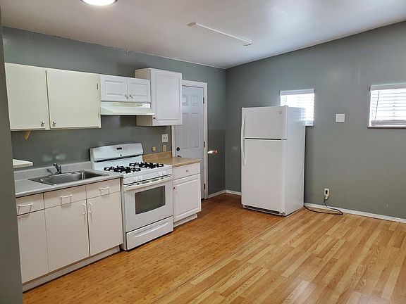 3rd image of 520D E Flower St #520-D