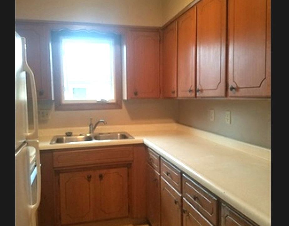2nd image of 315 27th St NE APT 2
