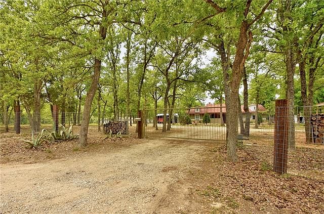 1st image of 371 Oak Trail Dr