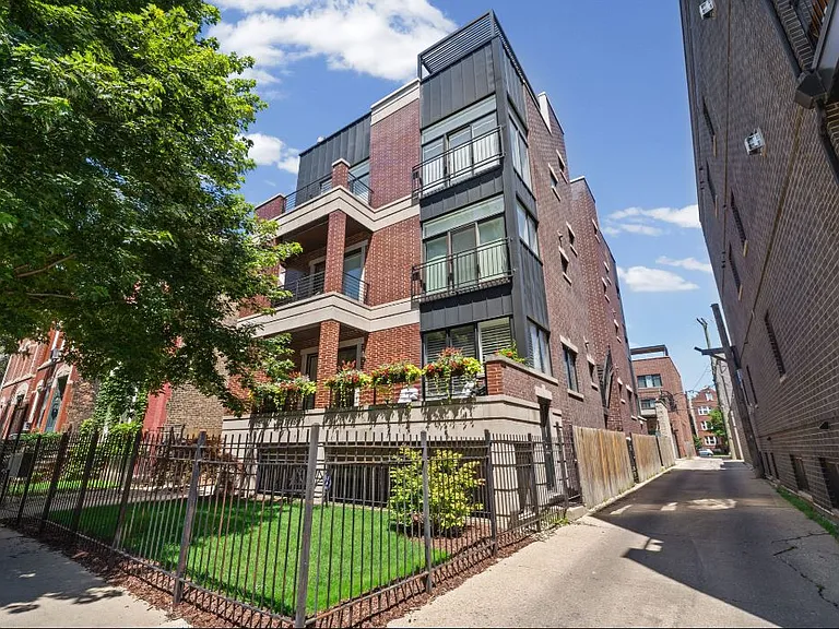 831 N Paulina St #2E — Photo 2