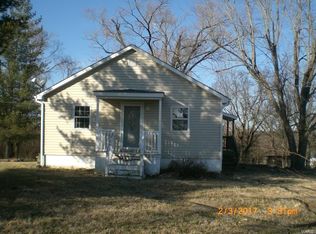 320 Rathburn St, De Soto, MO 63020