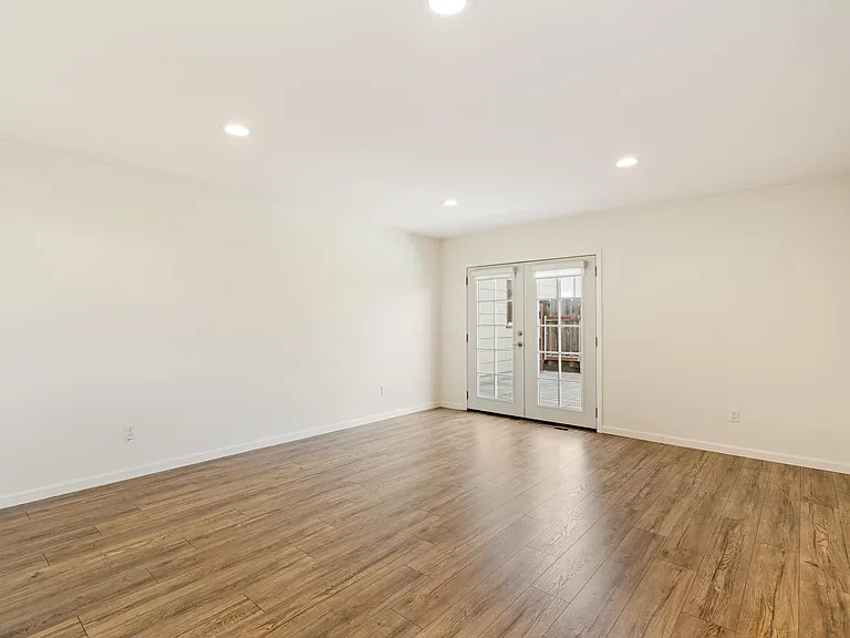 222 Mortimer Ln — Photo 16
