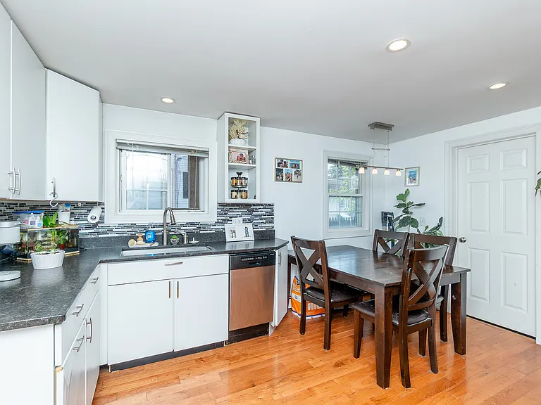 10 Underhill St #2 — Photo 7